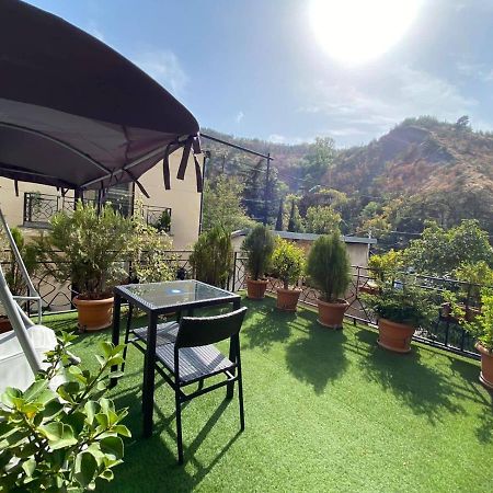 Brand New Apartment With Terrace Tbilisi Esterno foto