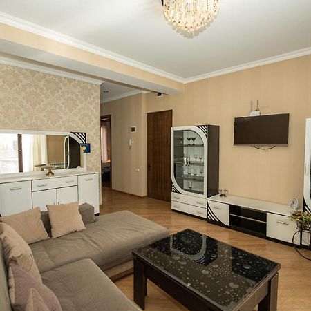 Brand New Apartment With Terrace Tbilisi Esterno foto
