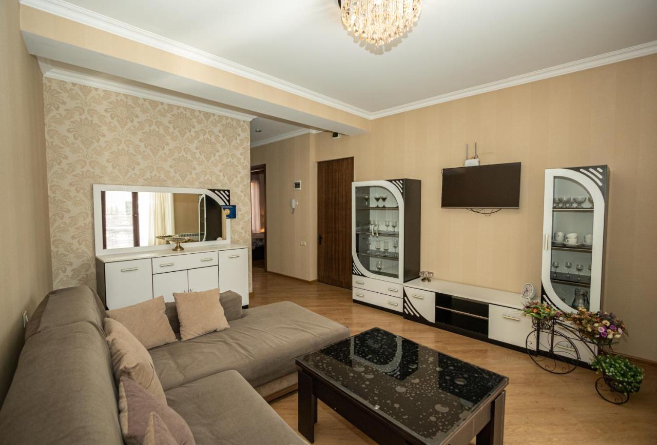 Brand New Apartment With Terrace Tbilisi Esterno foto
