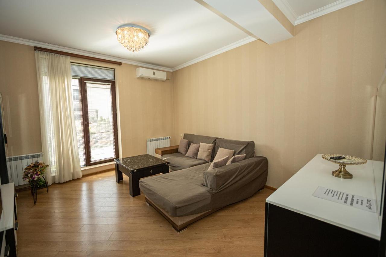 Brand New Apartment With Terrace Tbilisi Esterno foto